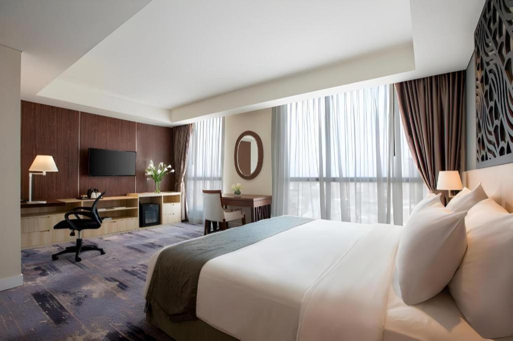Hotel Grandhika Pemuda Semarang Buitenkant foto