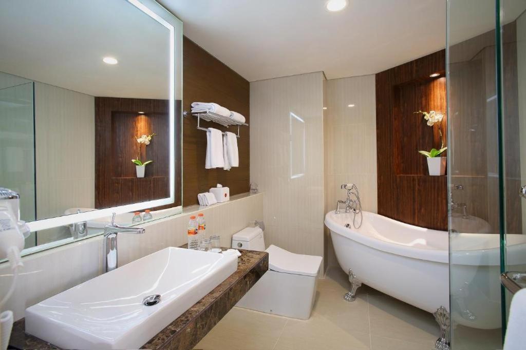 Hotel Grandhika Pemuda Semarang Buitenkant foto