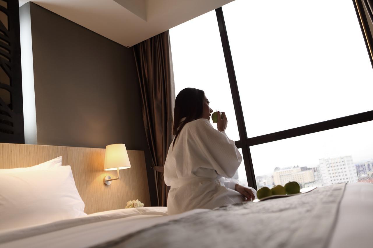 Hotel Grandhika Pemuda Semarang Buitenkant foto